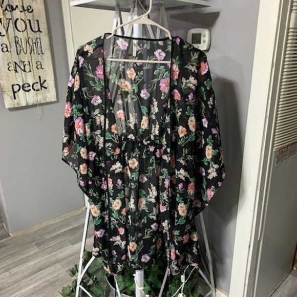 2 for $5-Black Flowered Cover Up Live 4 Truth Size L - Picture 1 of 3
